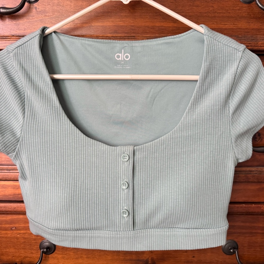 ALO Yoga Ribbed Button-Front Crop Top - Sage